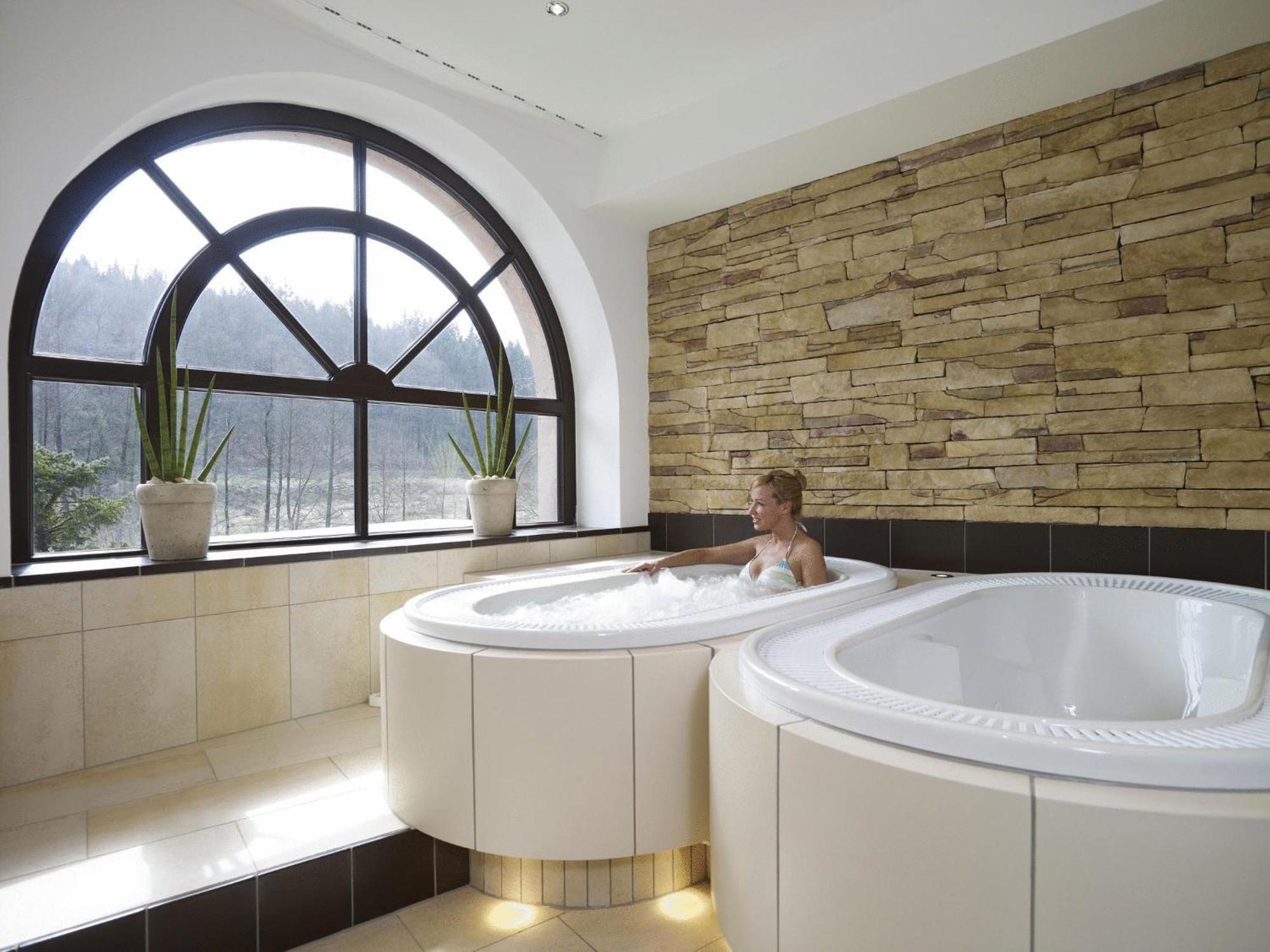 Naturhotel Ruegers Forstgut Mespelbrunn Exterior photo