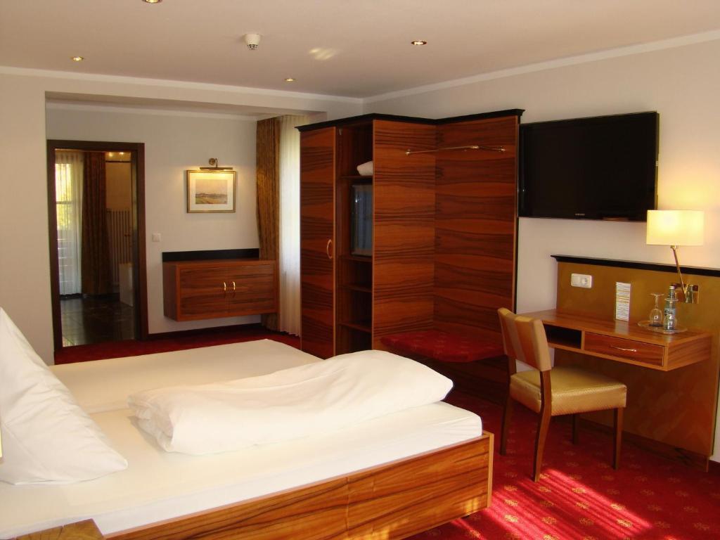 Naturhotel Ruegers Forstgut Mespelbrunn Room photo